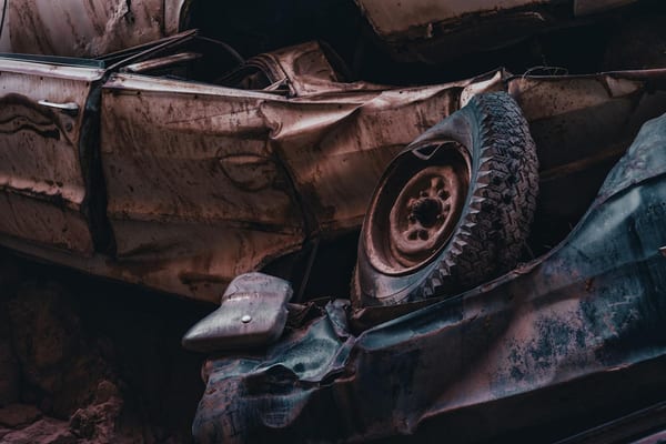Dépollution réglementaire en centre VHU agréé : extraction des fluides automobiles